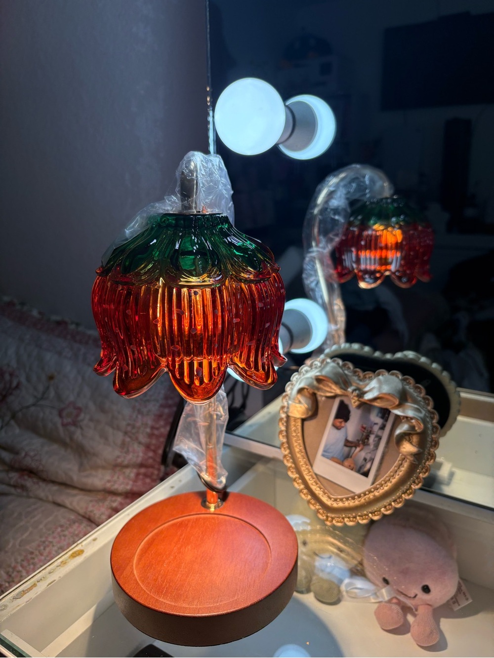 Glass Tulip Table Lamp in Red and Green - Unbranded Strawberry 🍓